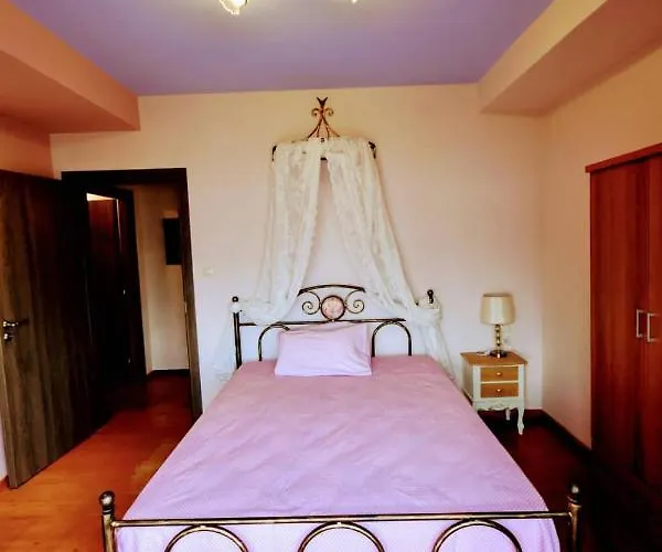 Sea Lily & Playground Villa *