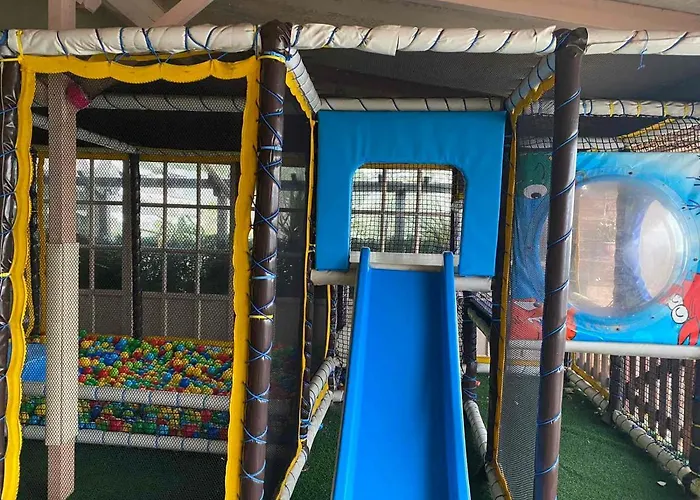 Sea Lily & Playground Villa *