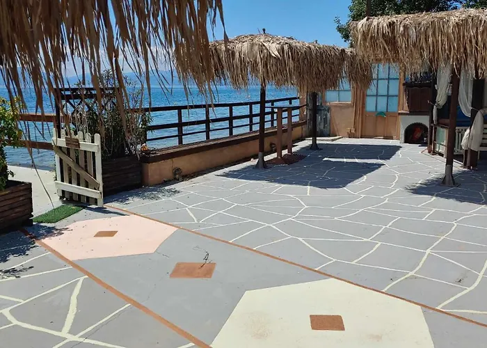 Sea Lily & Playground Villa